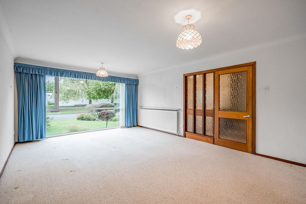 Property photo 2 of 31