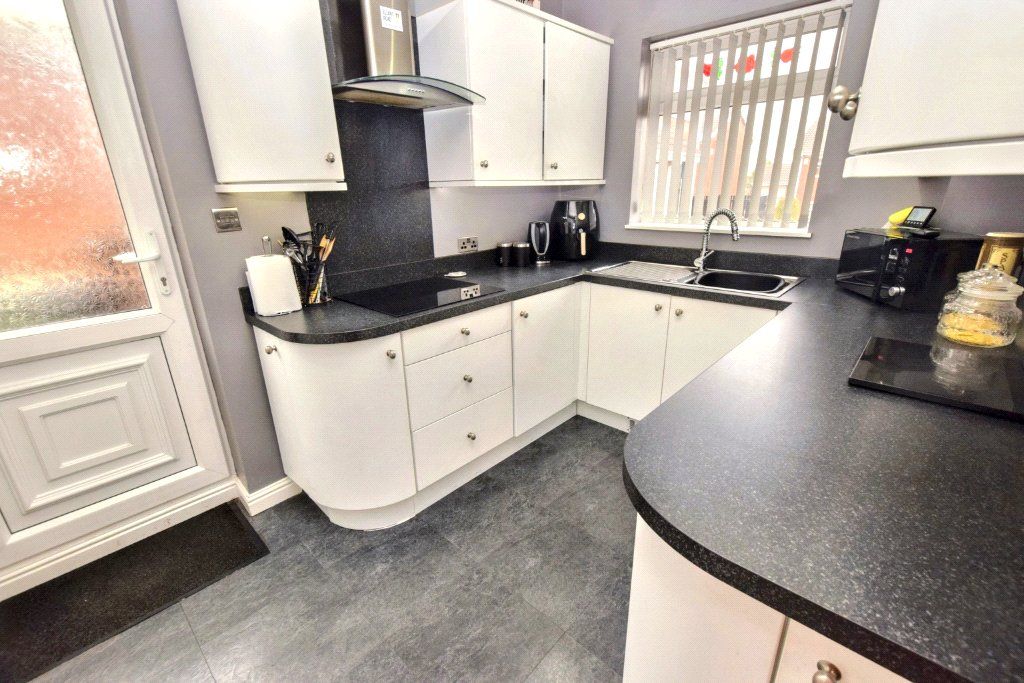 Property photo 3 of 15 Kitchen