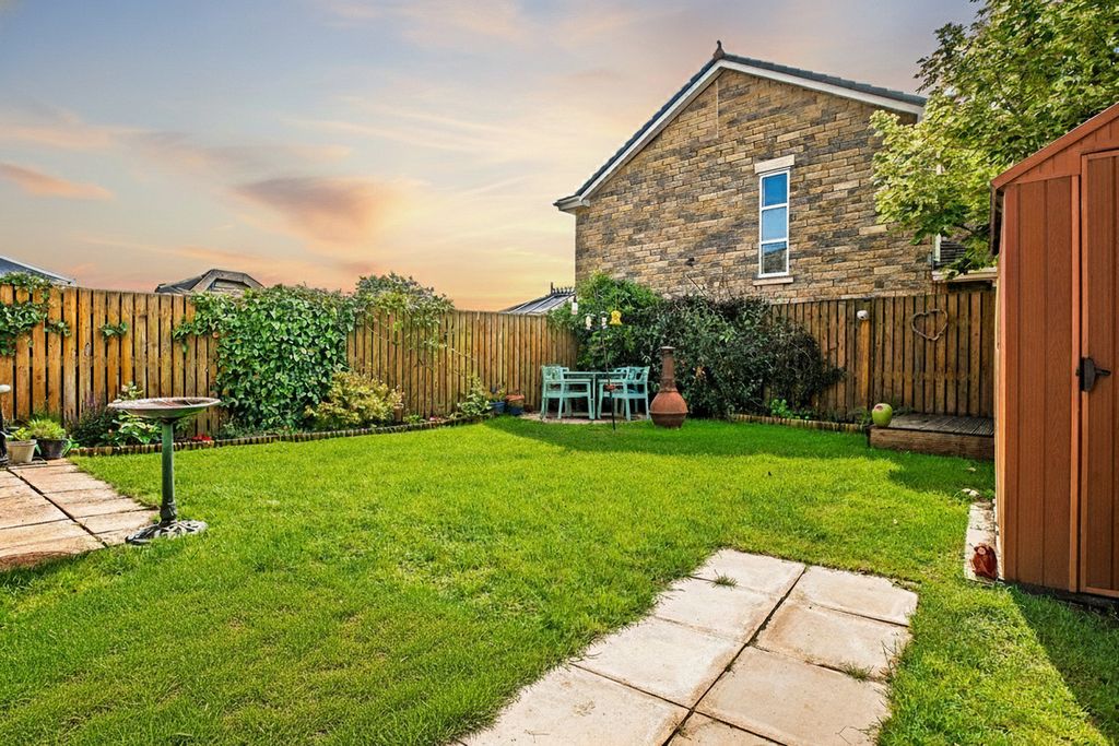 Property photo 2 of 24