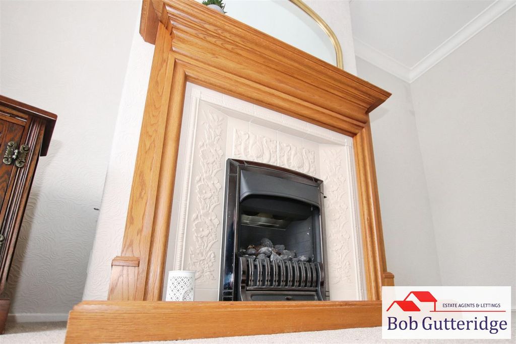 Property photo 3 of 21 Lounge