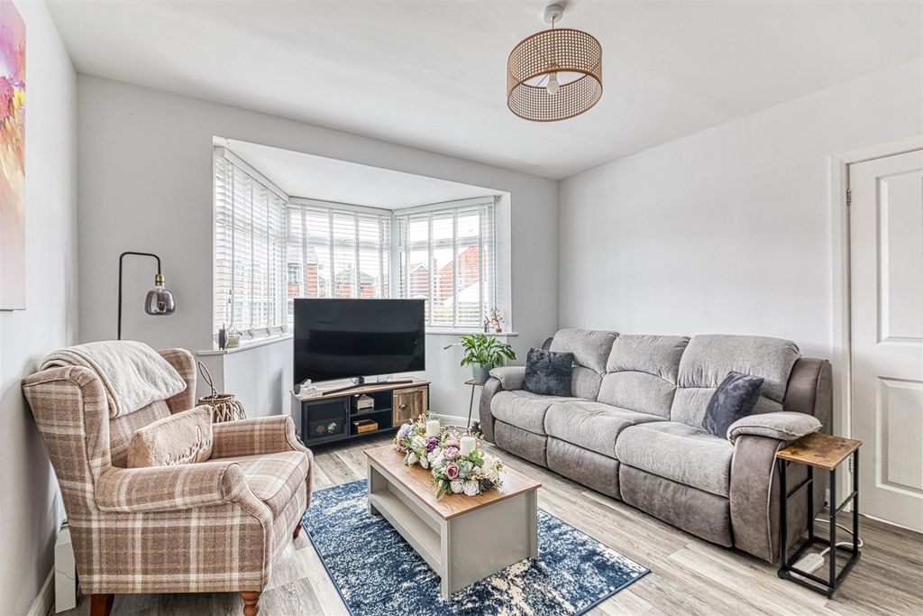 Property photo 3 of 42