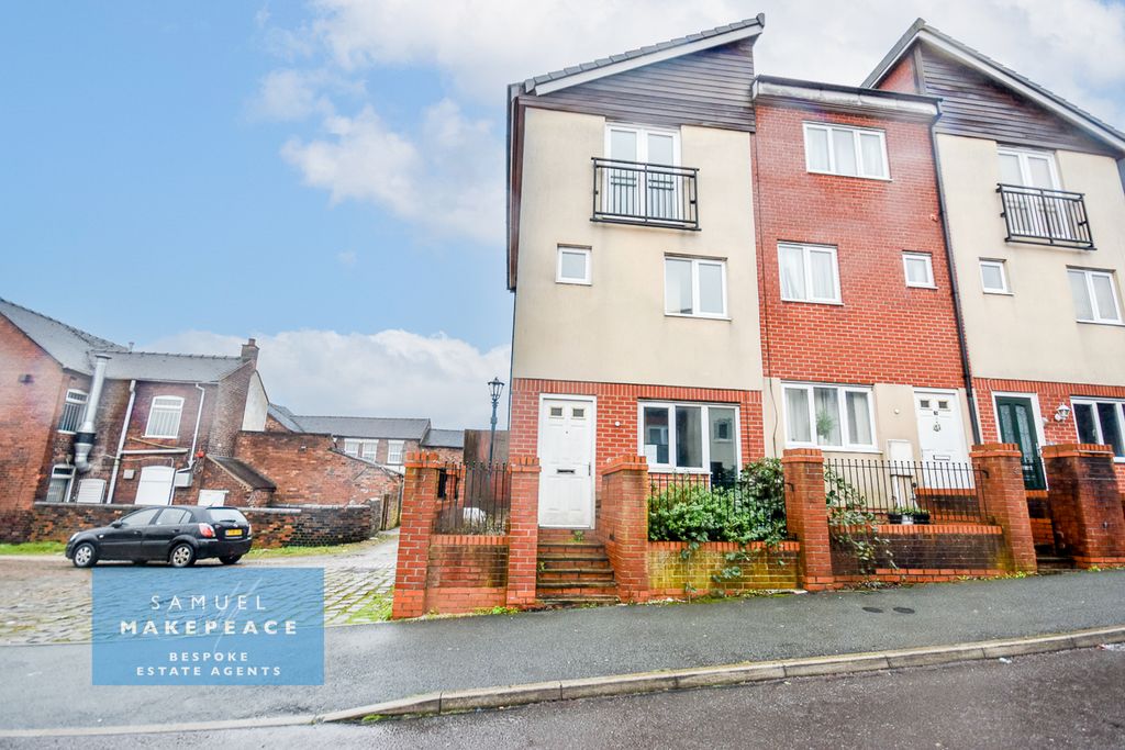 Property photo 1 of 12 Four Bedroom End Town House For Sale