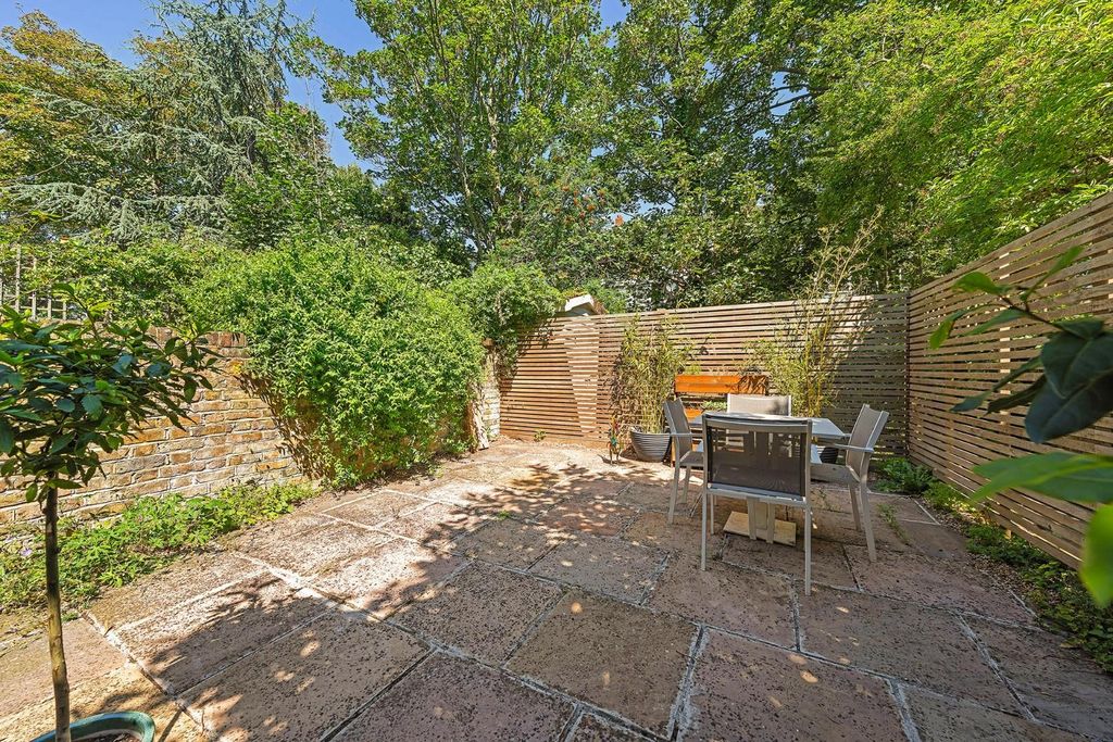 Property photo 3 of 17 Garden (2).Jpg