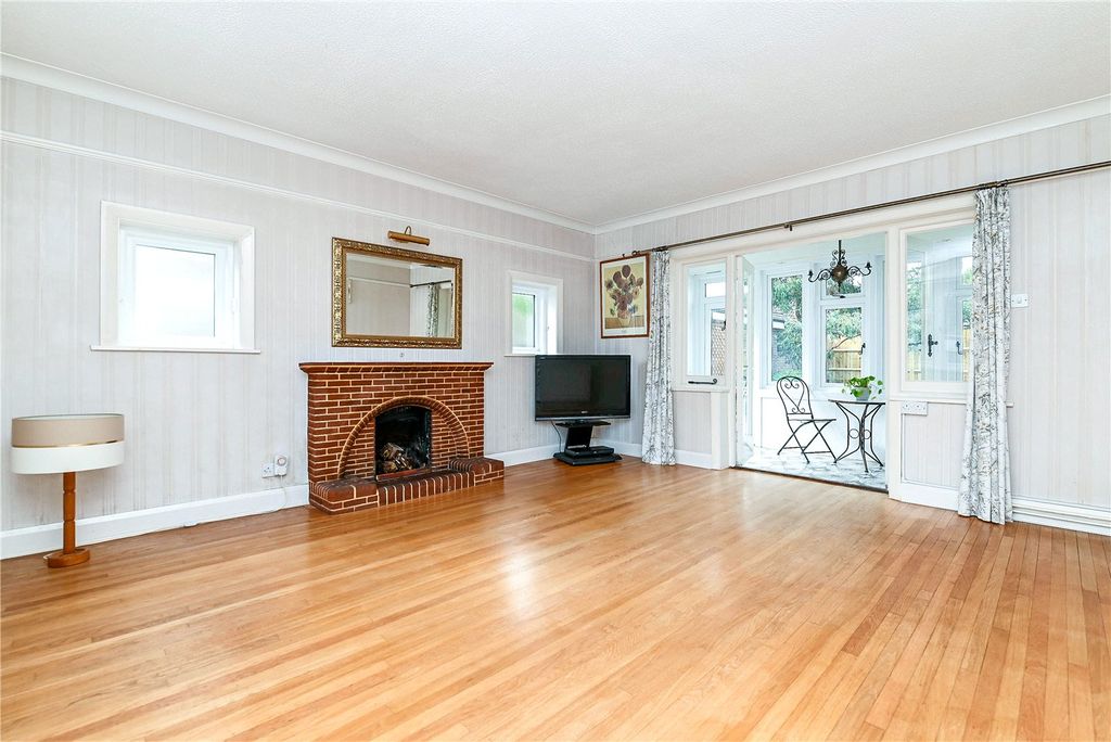 Property photo 2 of 17 Sitting Room