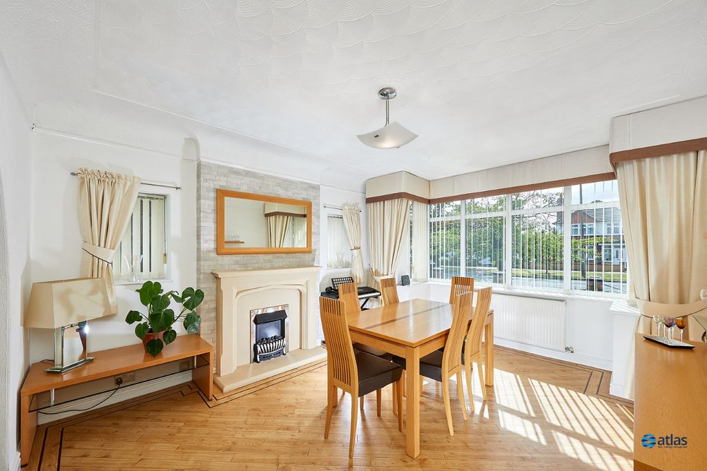 Property photo 2 of 22 Dining Area