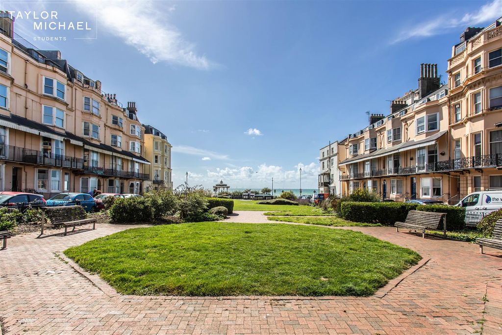 Property photo 1 of 6 Front