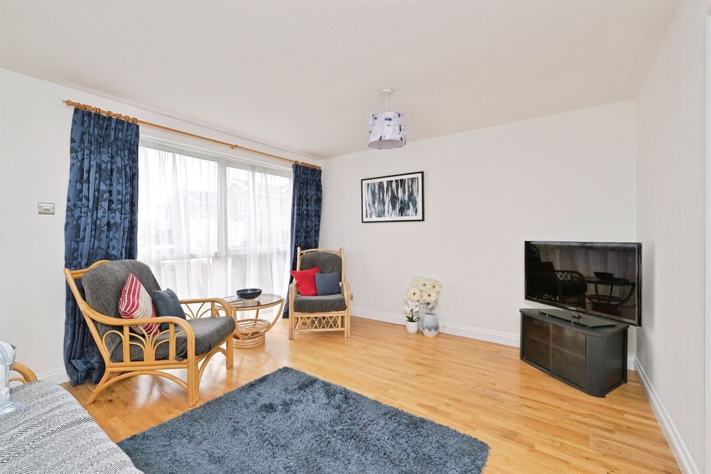 Property photo 3 of 14