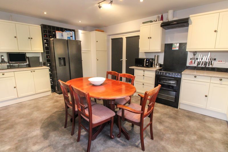 Property photo 3 of 23 Kitchen/Dining Room