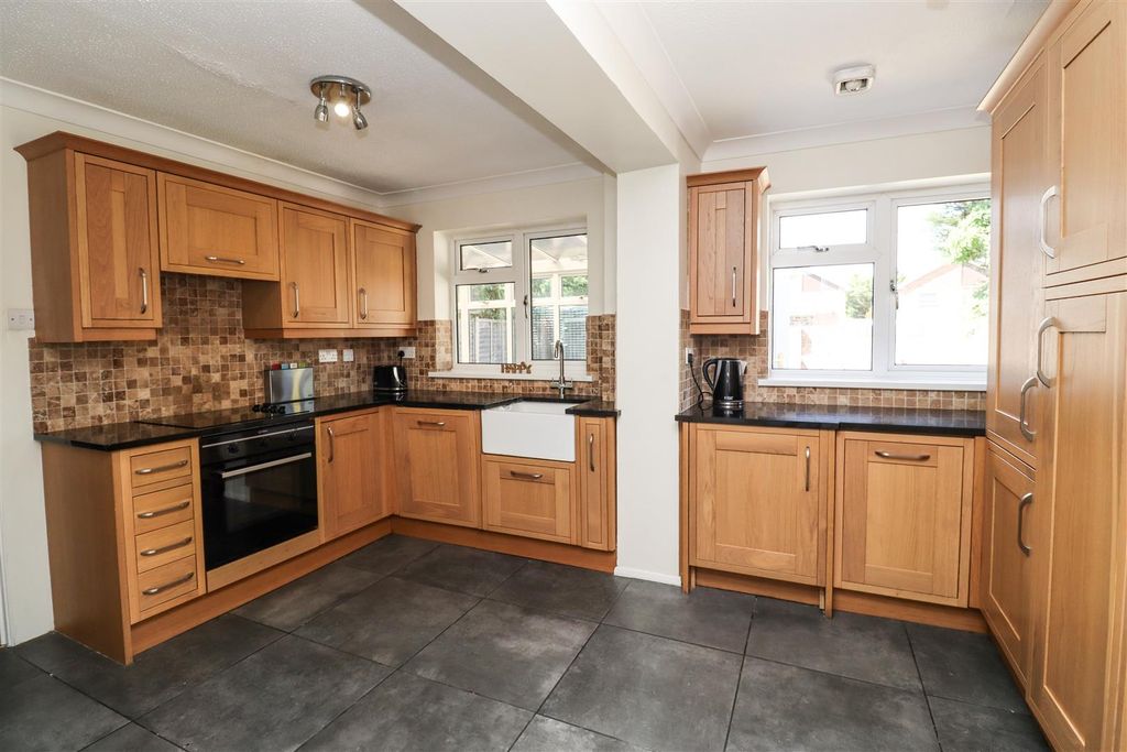 Property photo 2 of 17 Kitchen