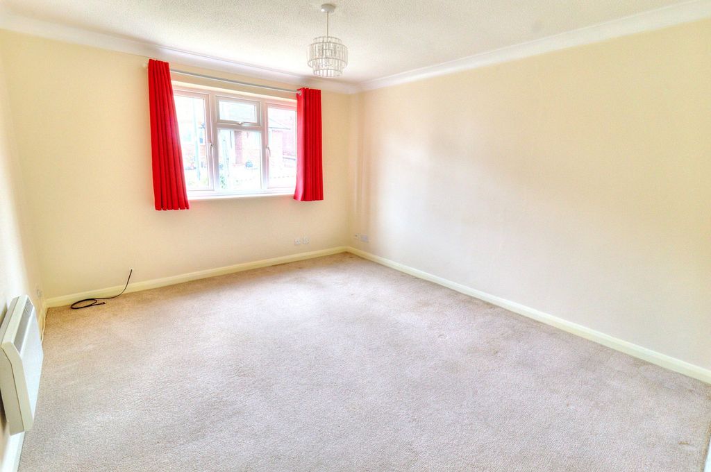 Property photo 2 of 8