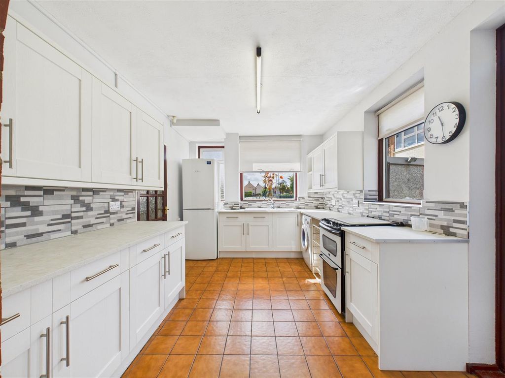 Property photo 3 of 14 Kitchen