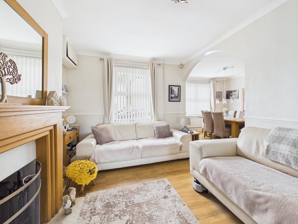 Property photo 3 of 14 Living Room