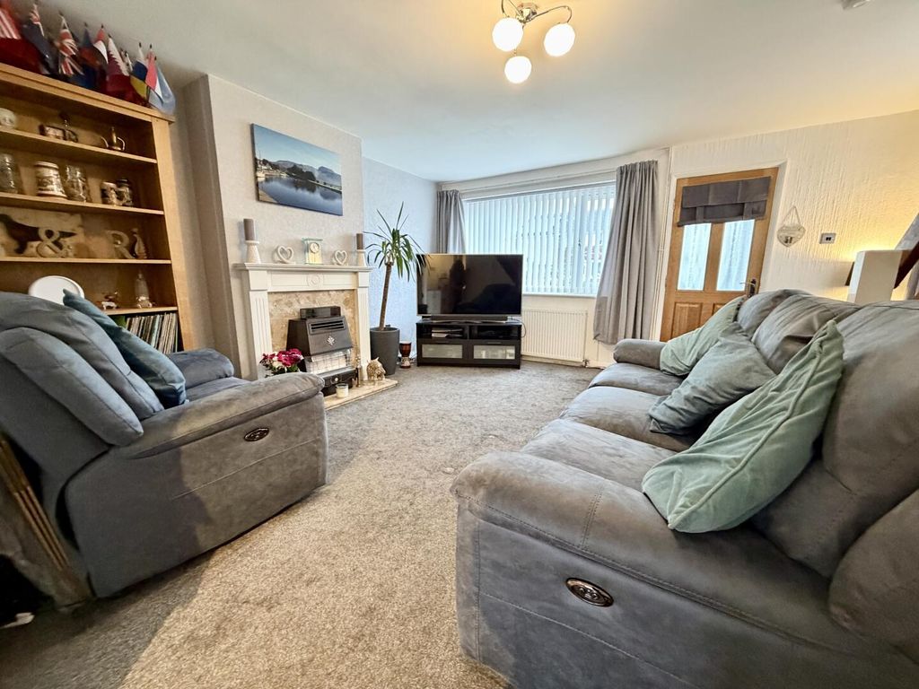 Property photo 3 of 20 Living Room