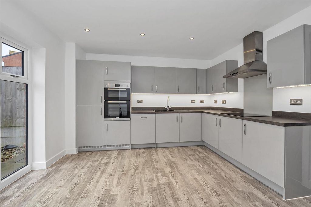 Property photo 3 of 18 Dcp_0054.Jpg