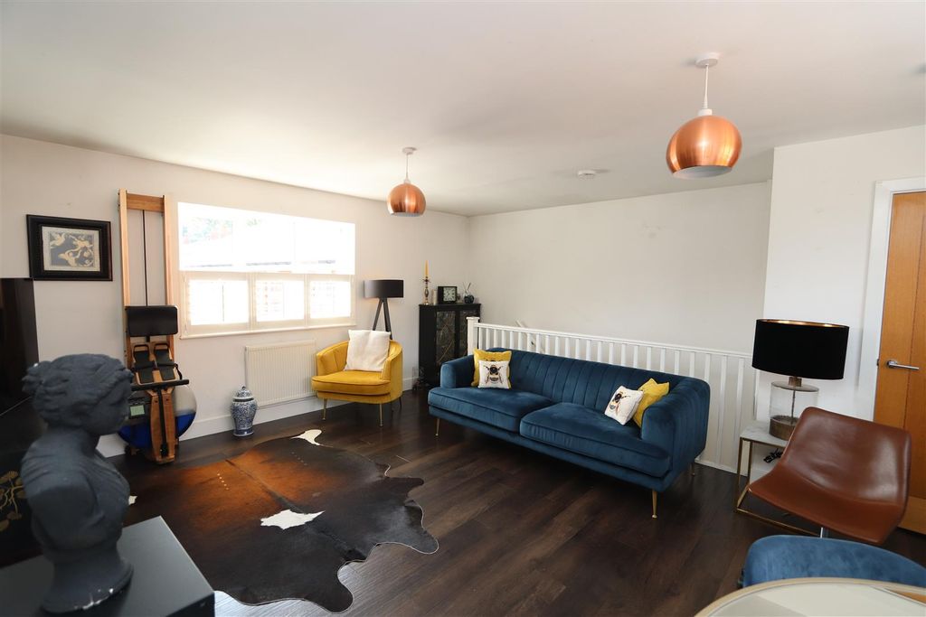 Property photo 3 of 11 Sitting/Dining Area
