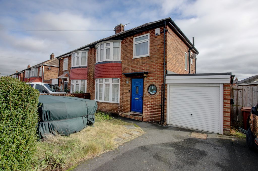 Property photo 1 of 11 Front View