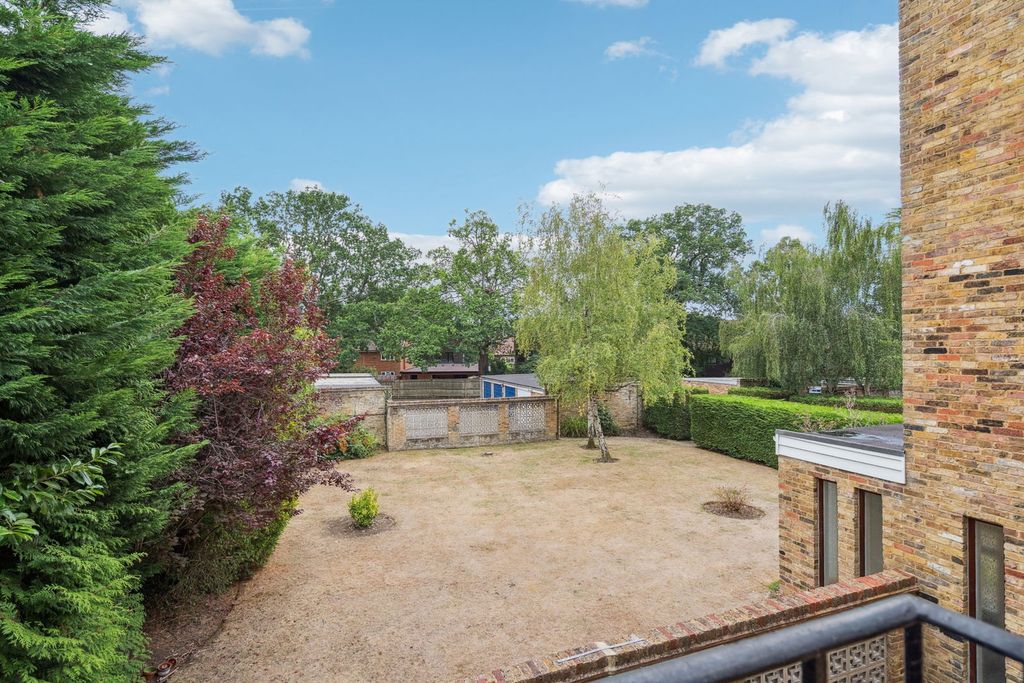 Property photo 2 of 20