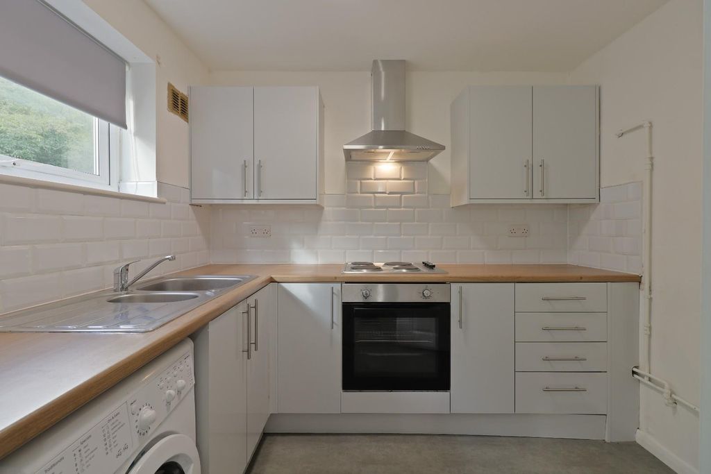 Property photo 3 of 14 Kitchen