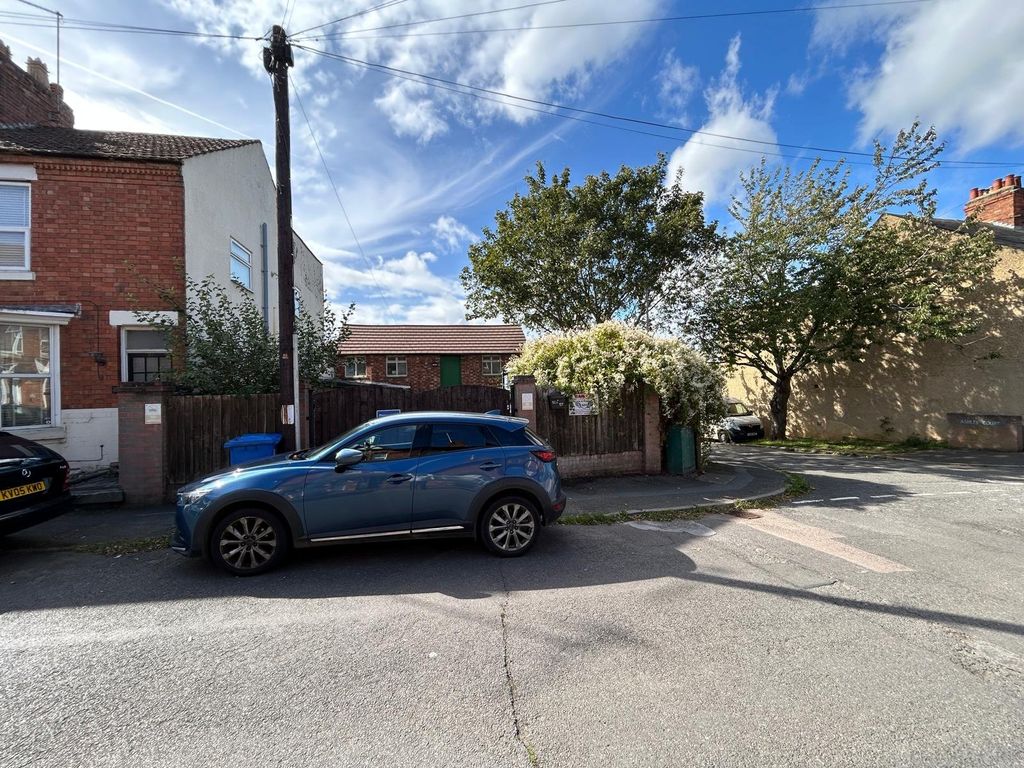 Property photo 3 of 12 Picture No. 11