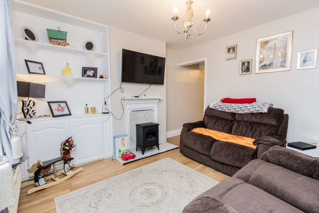 Property photo 2 of 9