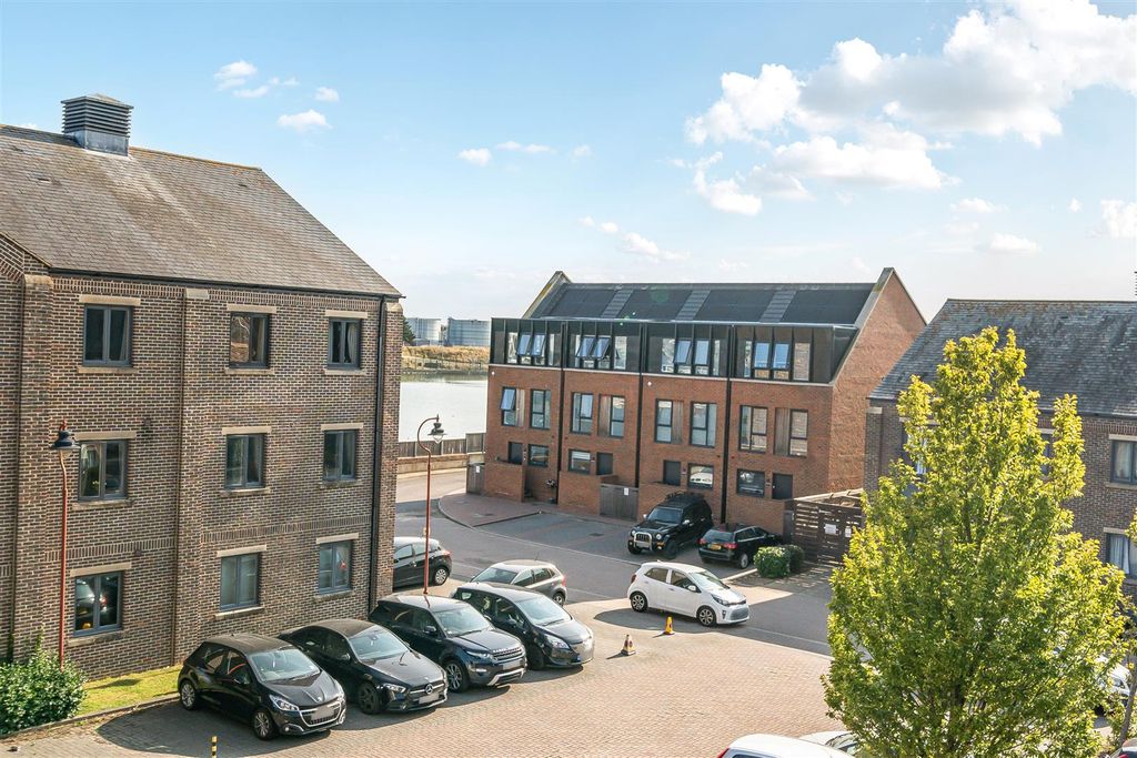 Property photo 1 of 15 Views