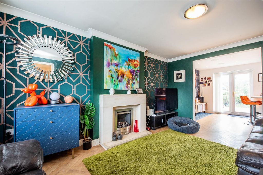 Property photo 2 of 20 Lounge