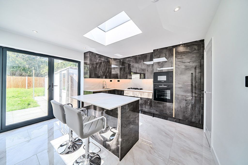 Property photo 1 of 21 1480432-10-6A3Bfc...