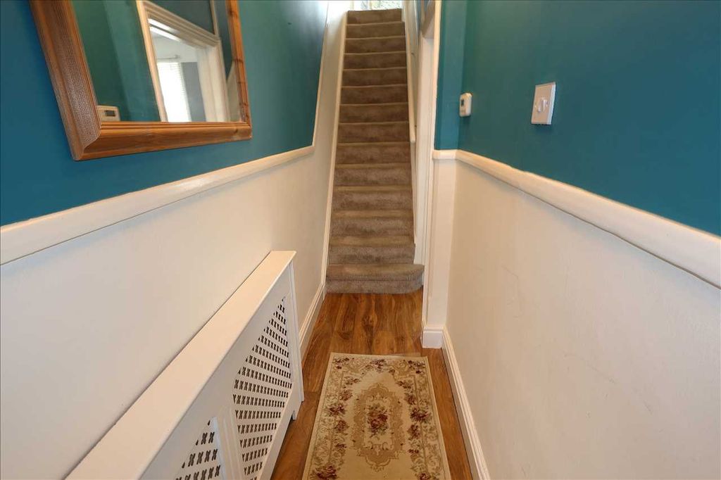 Property photo 2 of 14 Entrance Hall