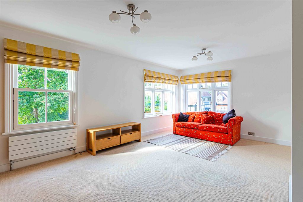 Property photo 3 of 32 Picture No. 14