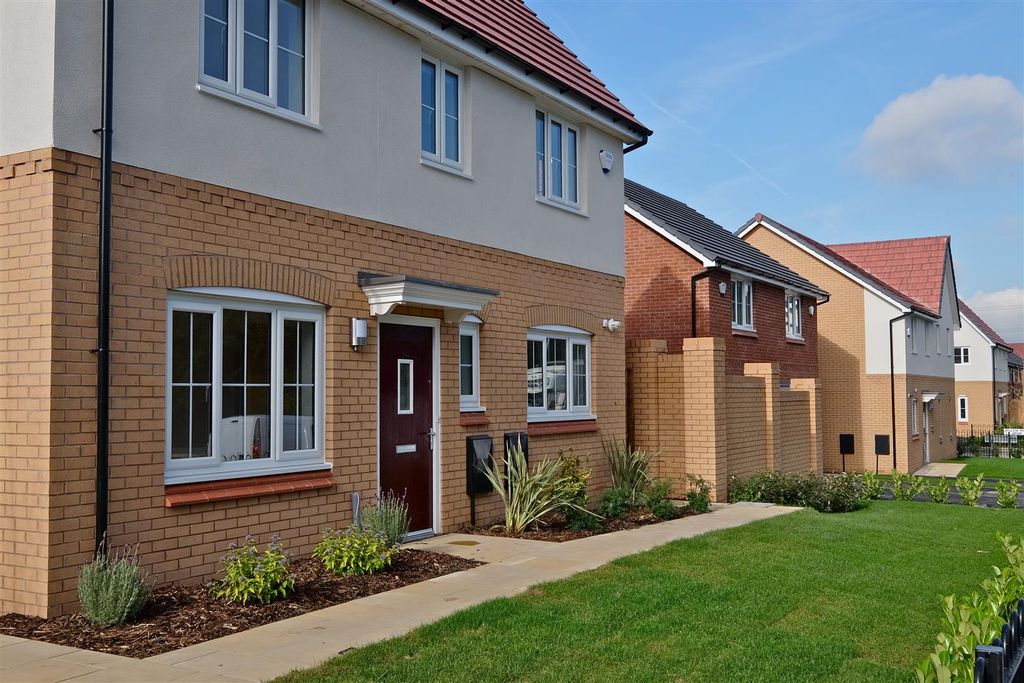 Property photo 1 of 9 Grantham Front Exterior 1 Difrent.Jpg