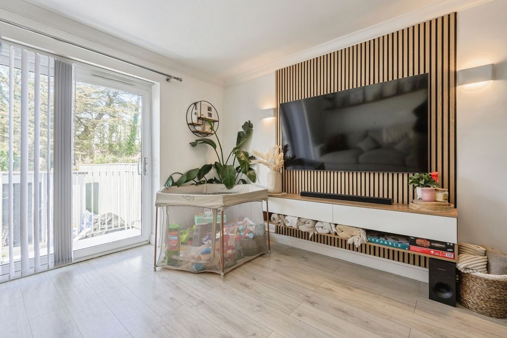 Property photo 2 of 20 Pbox-Img.Jpg