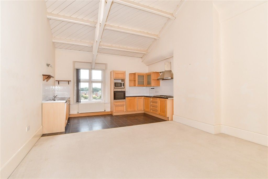 Property photo 3 of 15 Lounge/Dining Area