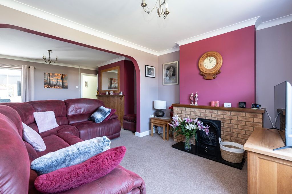 Property photo 3 of 18
