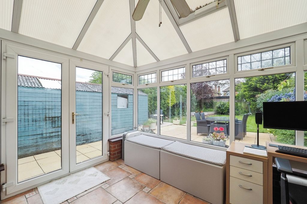 Property photo 3 of 18 Conservatory