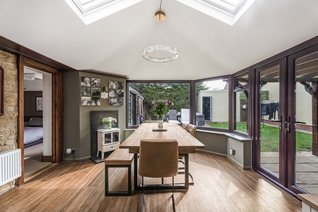 Property photo 3 of 31