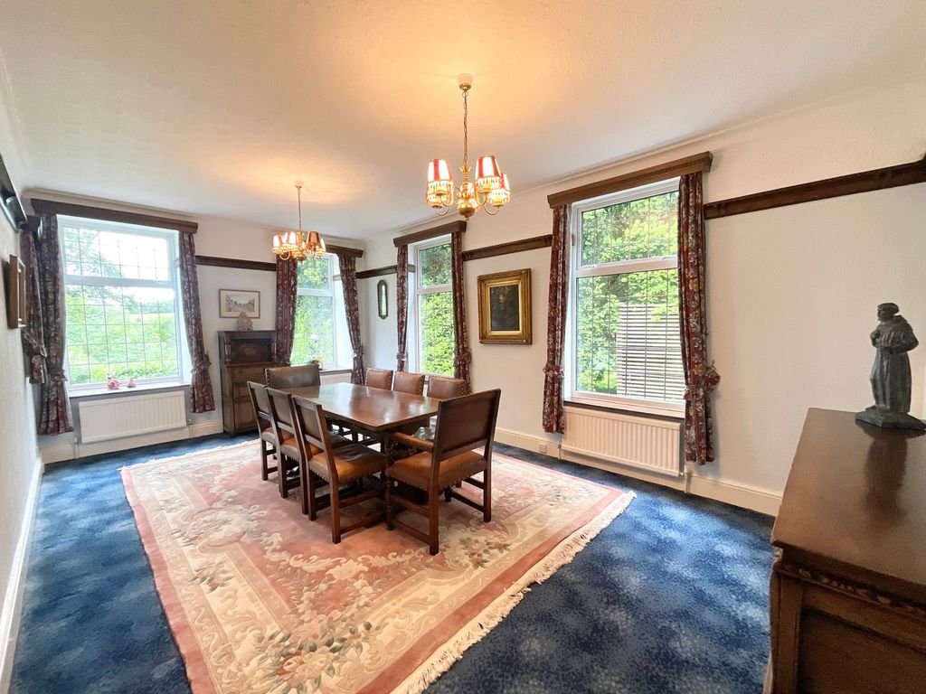 Property photo 2 of 40