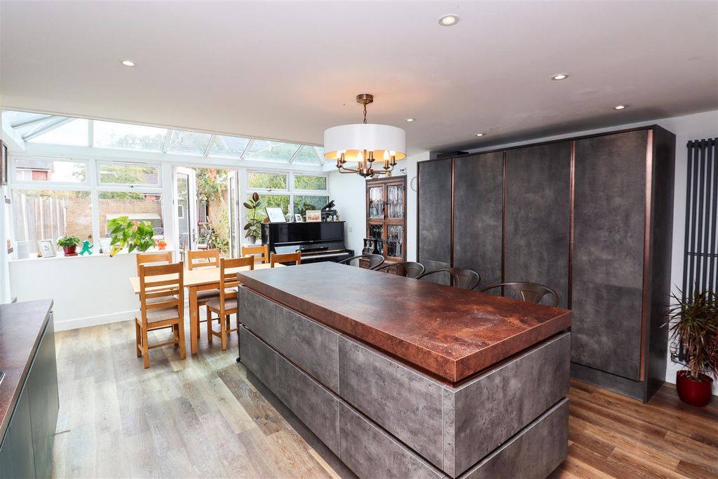 Property photo 3 of 22 Kitchen/Dining Room