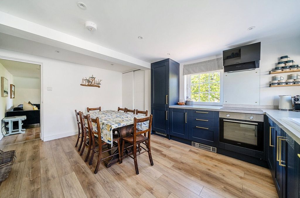 Property photo 3 of 12 Kitchen