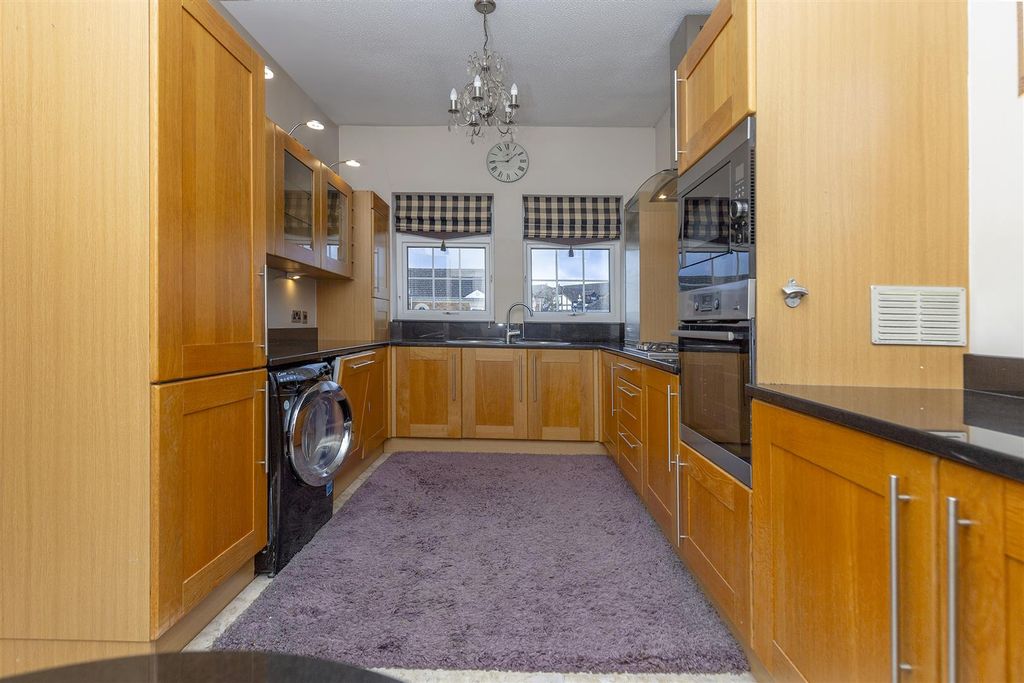 Property photo 2 of 31 Kitchen