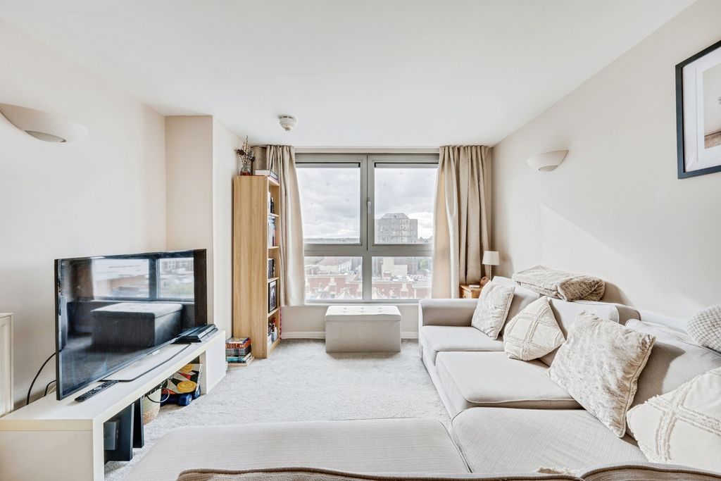 Property photo 3 of 11 Pbox-Img.Jpg