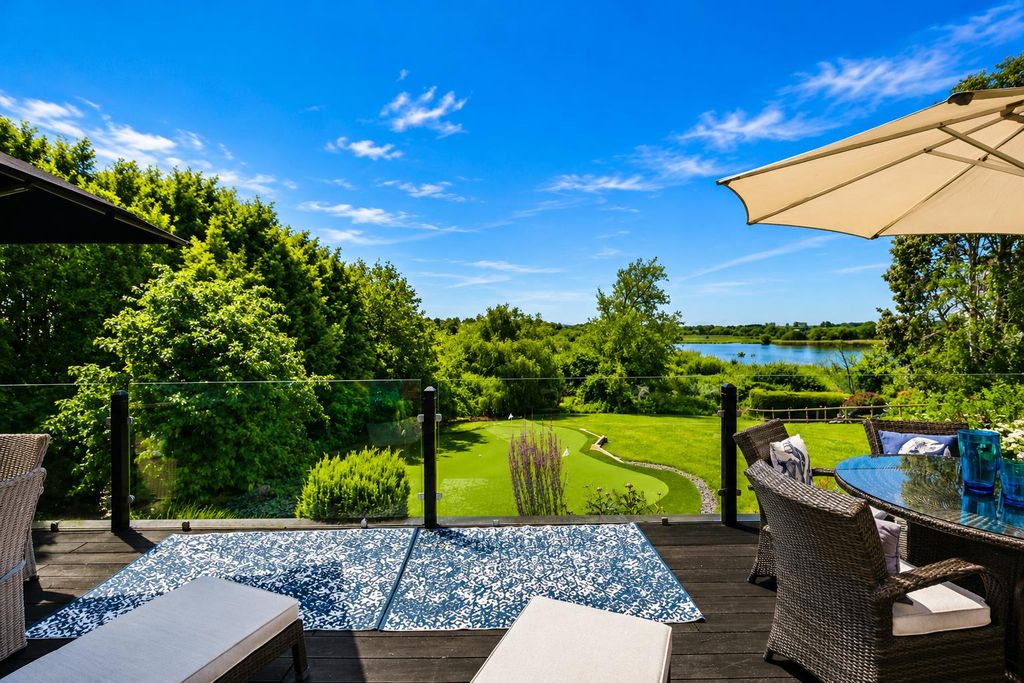 Property photo 3 of 69 Fe16Ab82-2383-4Aa8-B1Bb-92725A8E2F29.Png