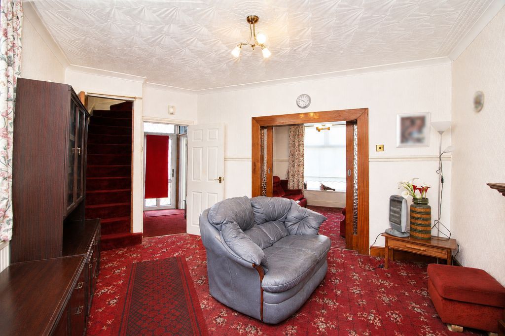 Property photo 3 of 12 Lounge