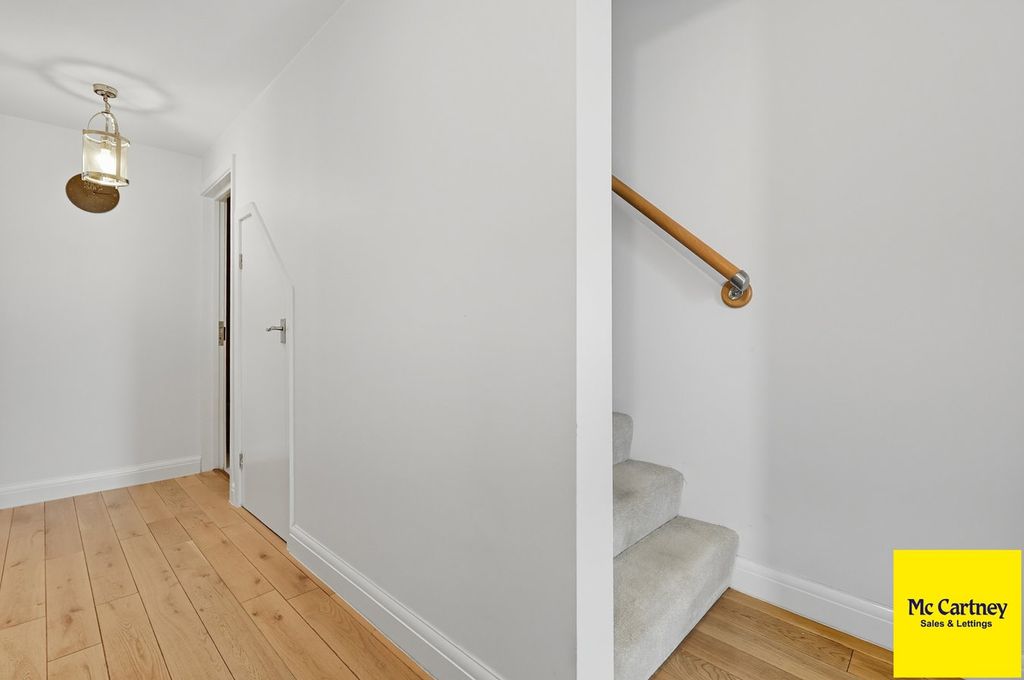 Property photo 3 of 34