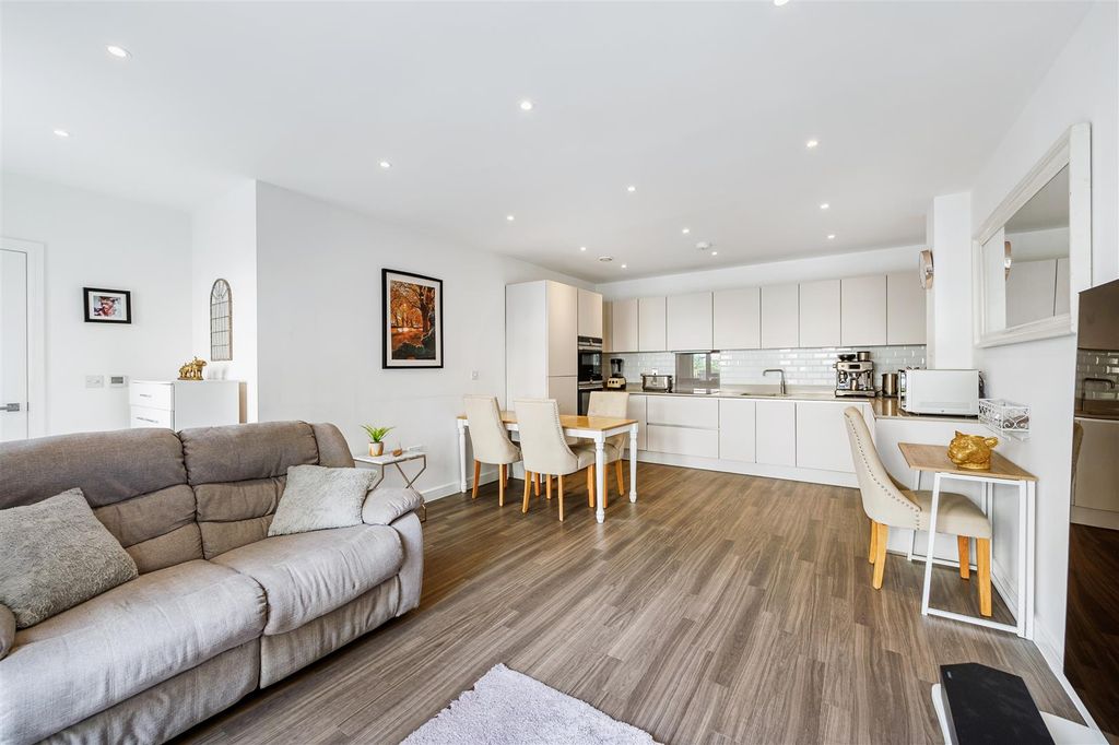 Property photo 1 of 18 6 Donne Court-3.Jpg