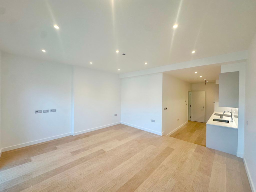 Property photo 3 of 6