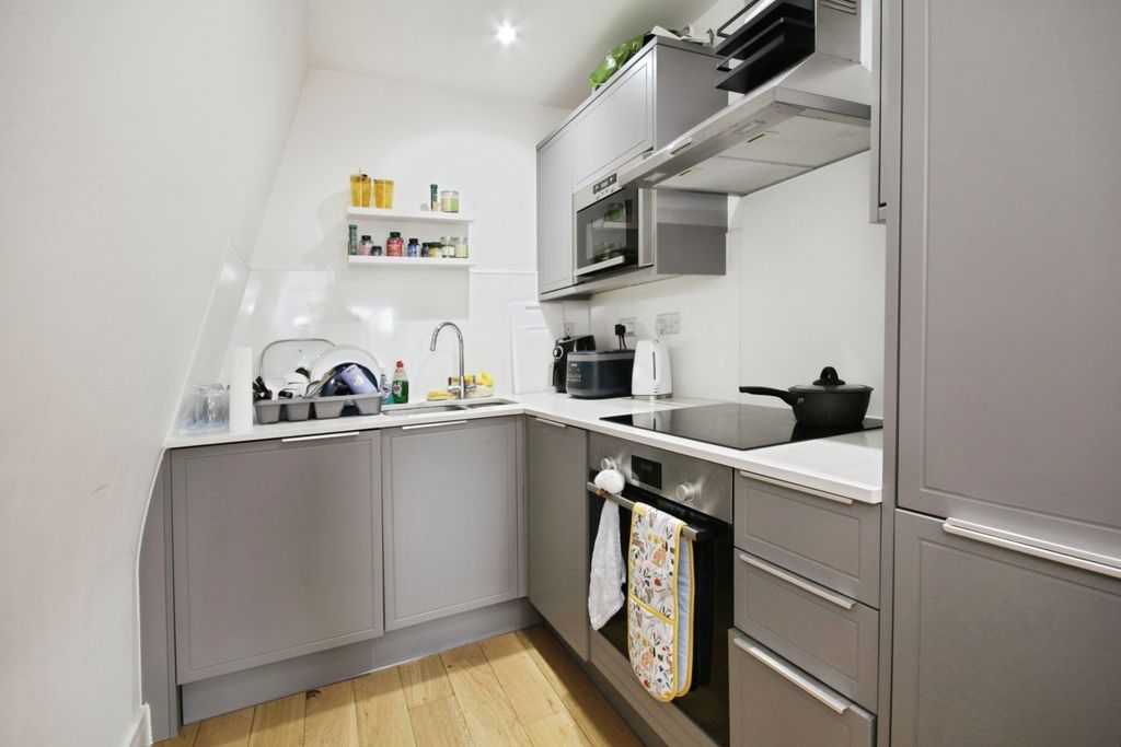 Property photo 2 of 9 Picture No. 41