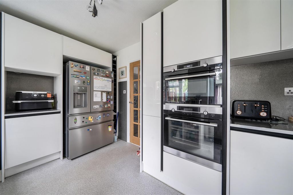 Property photo 3 of 15 Kitchen