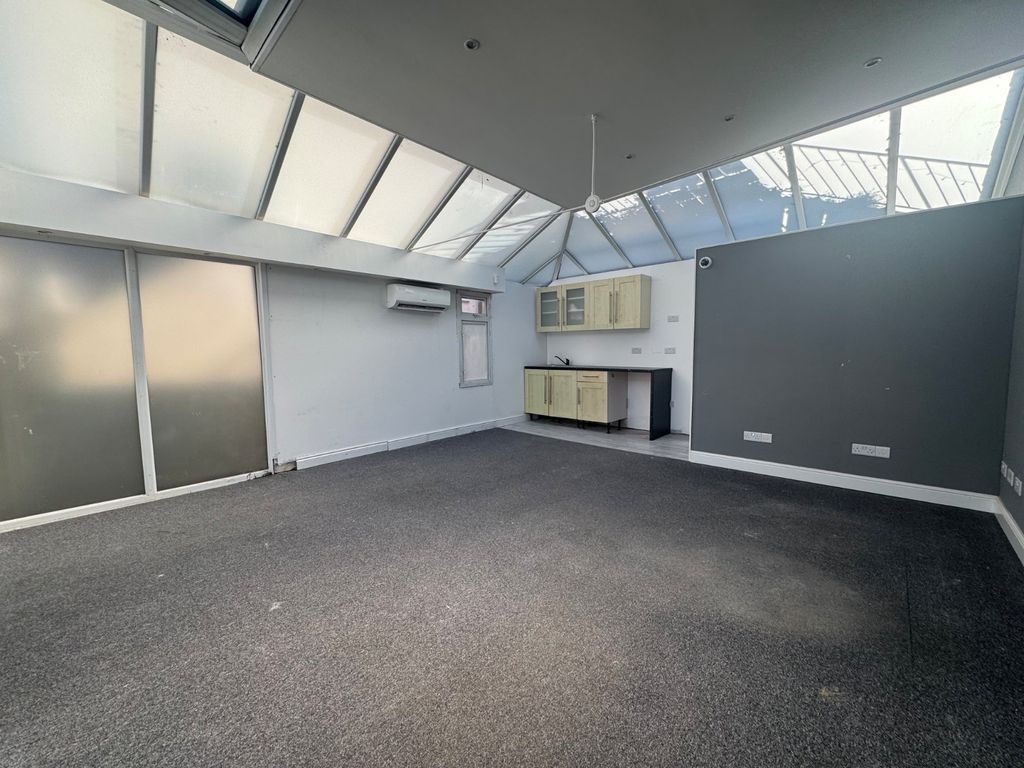 Property photo 2 of 9 Picture No. 08