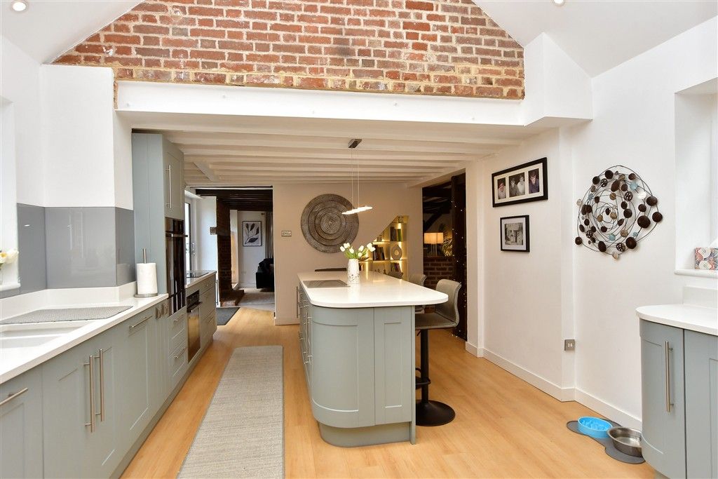 Property photo 2 of 20 Kitchen/ Breakfast Area