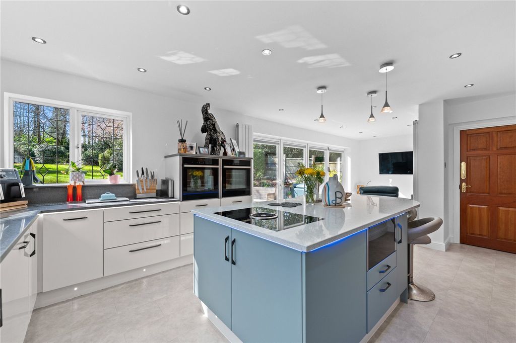 Property photo 3 of 43 Picture No. 10